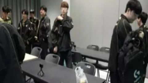 唐千荣获S6级男子400米自由泳金牌，央视网报道